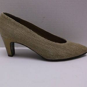 stuart weitzman beige gold classic 2" Heels 6.5